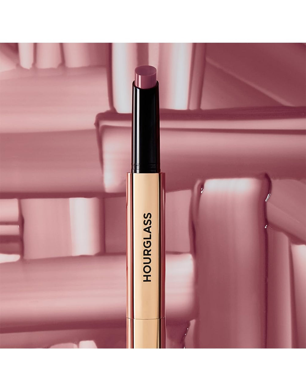 Hourglass Phantom Balm sensación refrescante al aplicar para un impulso de vitalidad.
