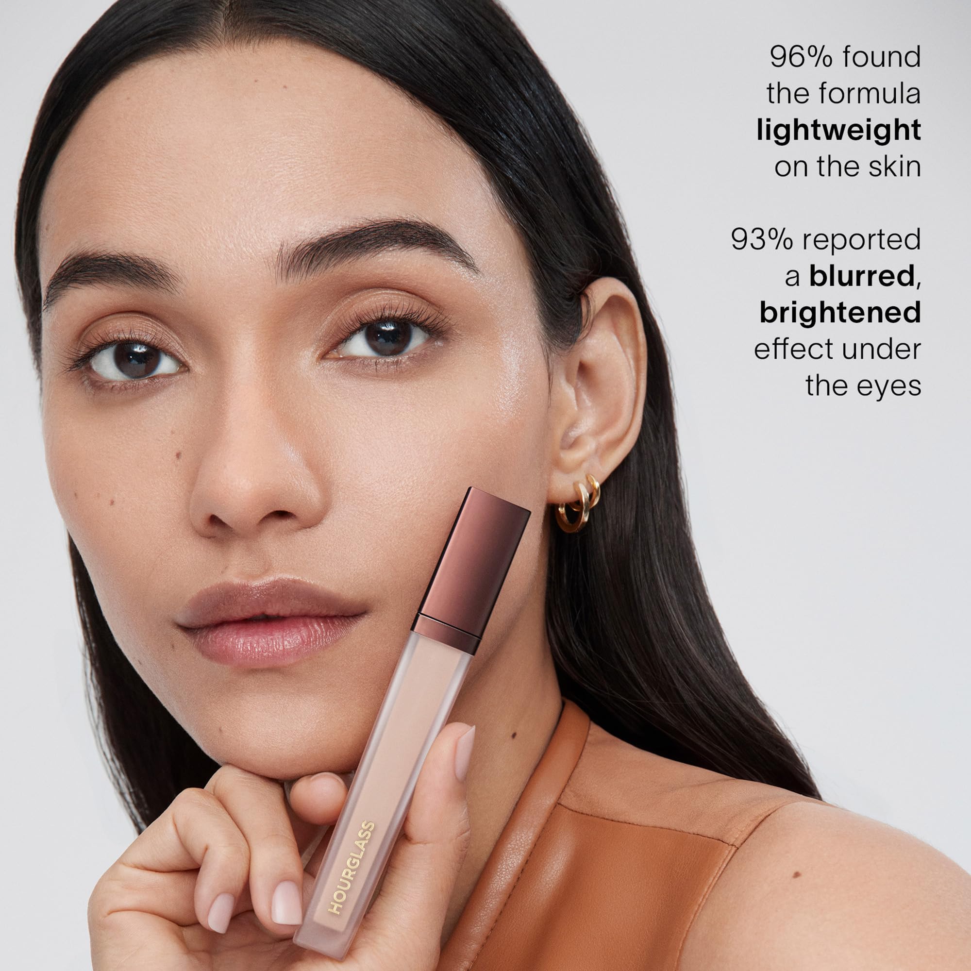 Hourglass Vanish Airbrush Concealer – résistance à l'eau prolonge la tenue tout au long de la journée.