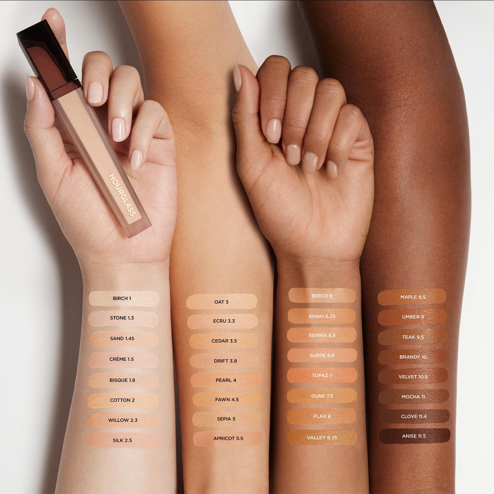 Hourglass Vanish Airbrush Concealer – texture crème légère pour une application fluide et naturelle.