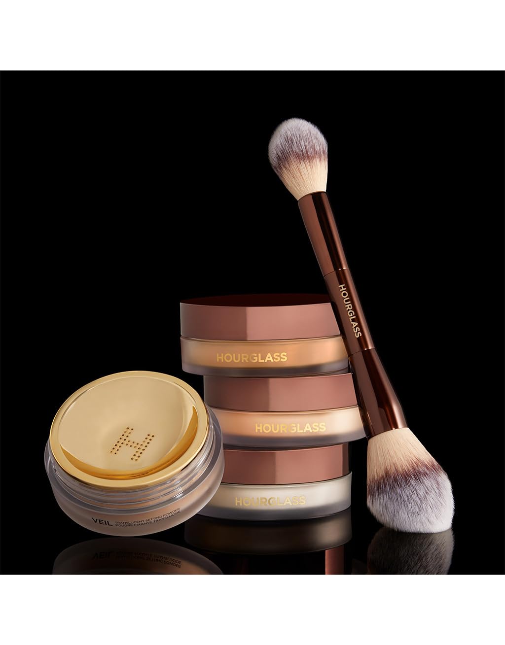 Hourglass Veil Poudre translucide application nette et uniforme sur le teint