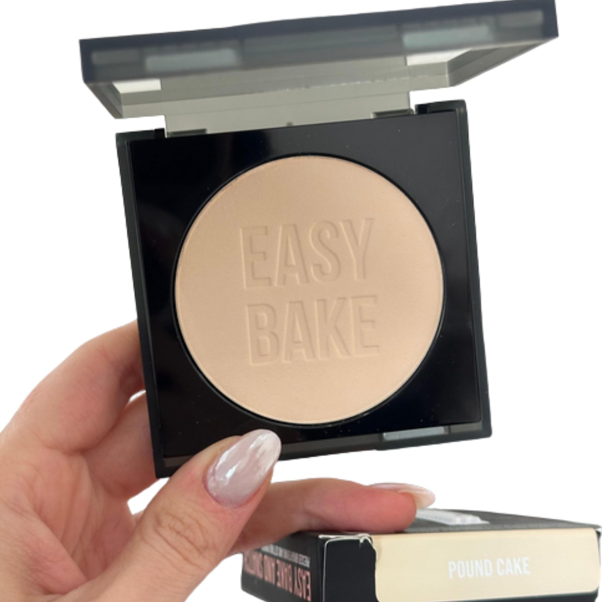 Éponge précision HUDA BEAUTY Easy Bake et Snatch, retouches ciblées autour des yeux.