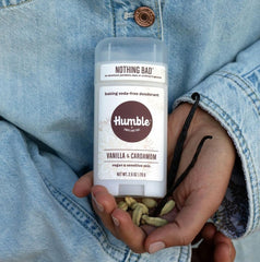 Humble Brands Desodorante Vegano, ingredientes clave visibles, aroma suave y natural.