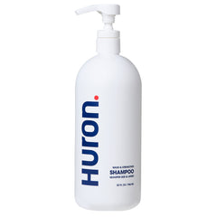 Champú Huron para hombre vertiendo en botella, limpieza rápida para empezar el día