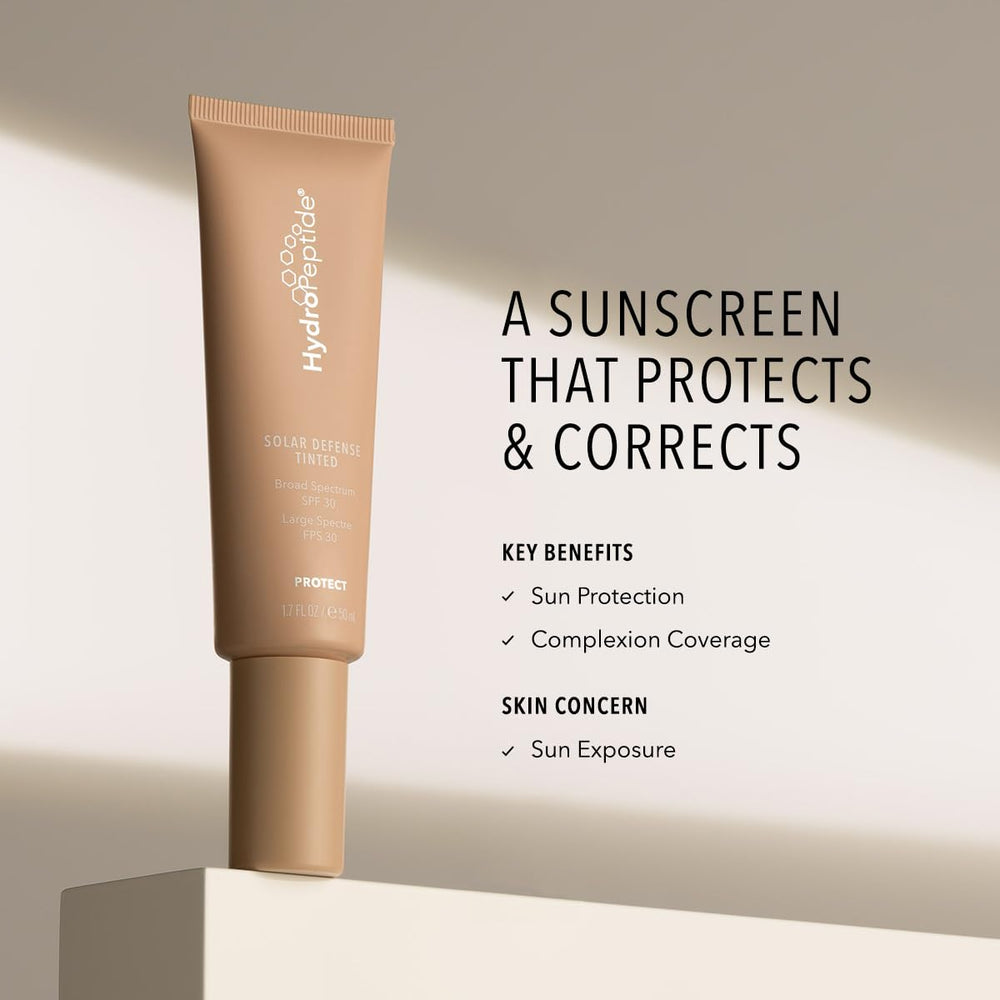 HydroPeptide Défense Solaire appliquée facilement pour un teint unifié et hydraté.