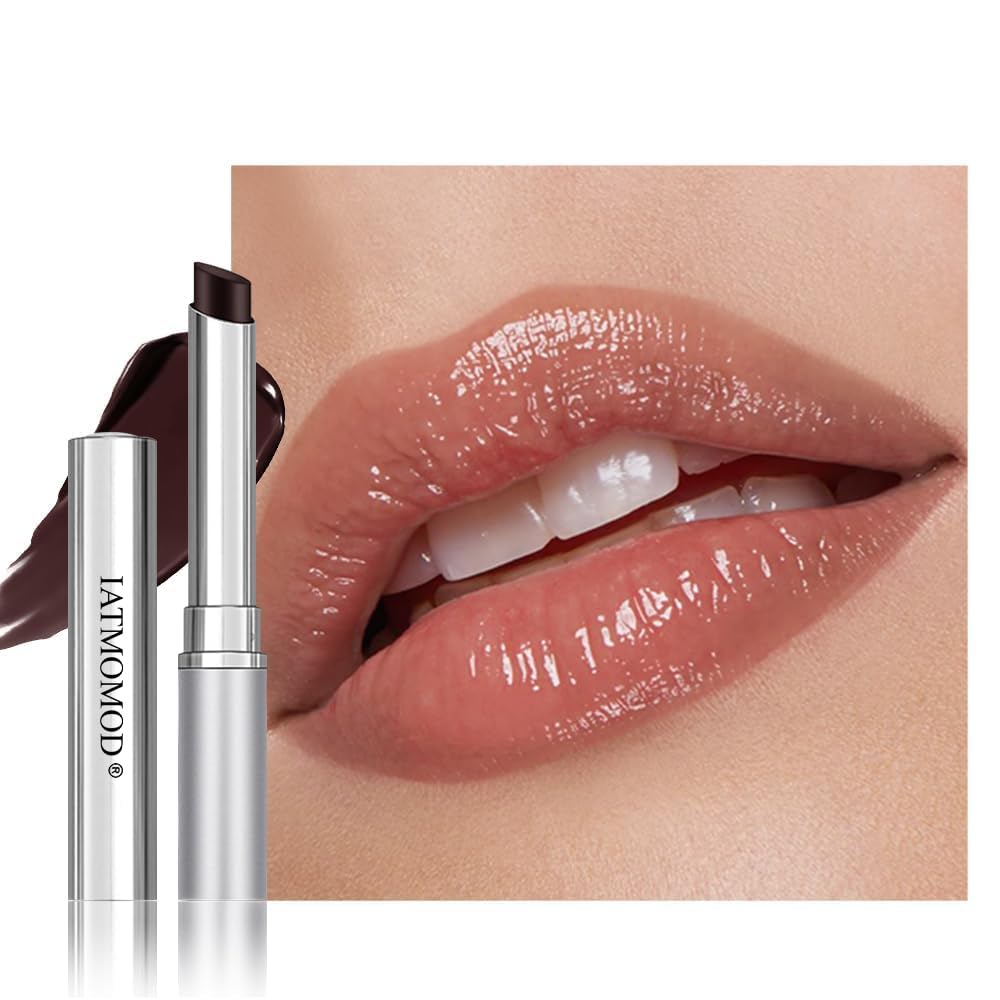 Bálsamo labial IATMOMOD con tono cereza negra y envase compacto, acabado natural