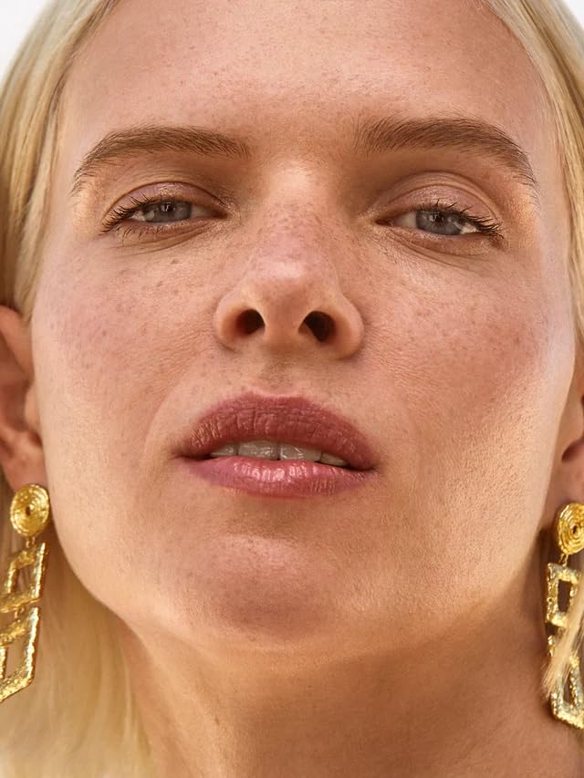 ILIA Balmy Gloss finition brillante sublimant le naturel.