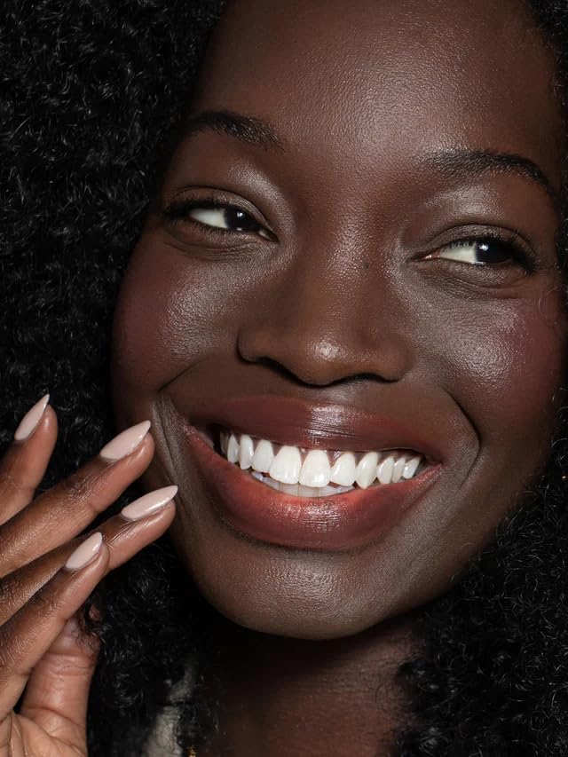 ILIA Balmy Tint ofrece hidratación duradera para labios secos.