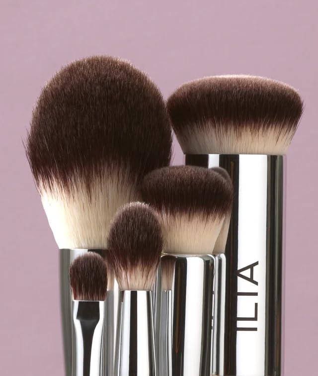 Accesorio sostenible ILIA Complexion para bases líquidas y cremas.