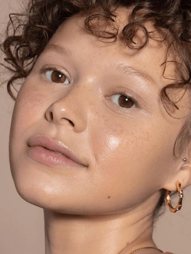 ILIA esqualano vegetal hidrata sin obstruir poros ni grasa.