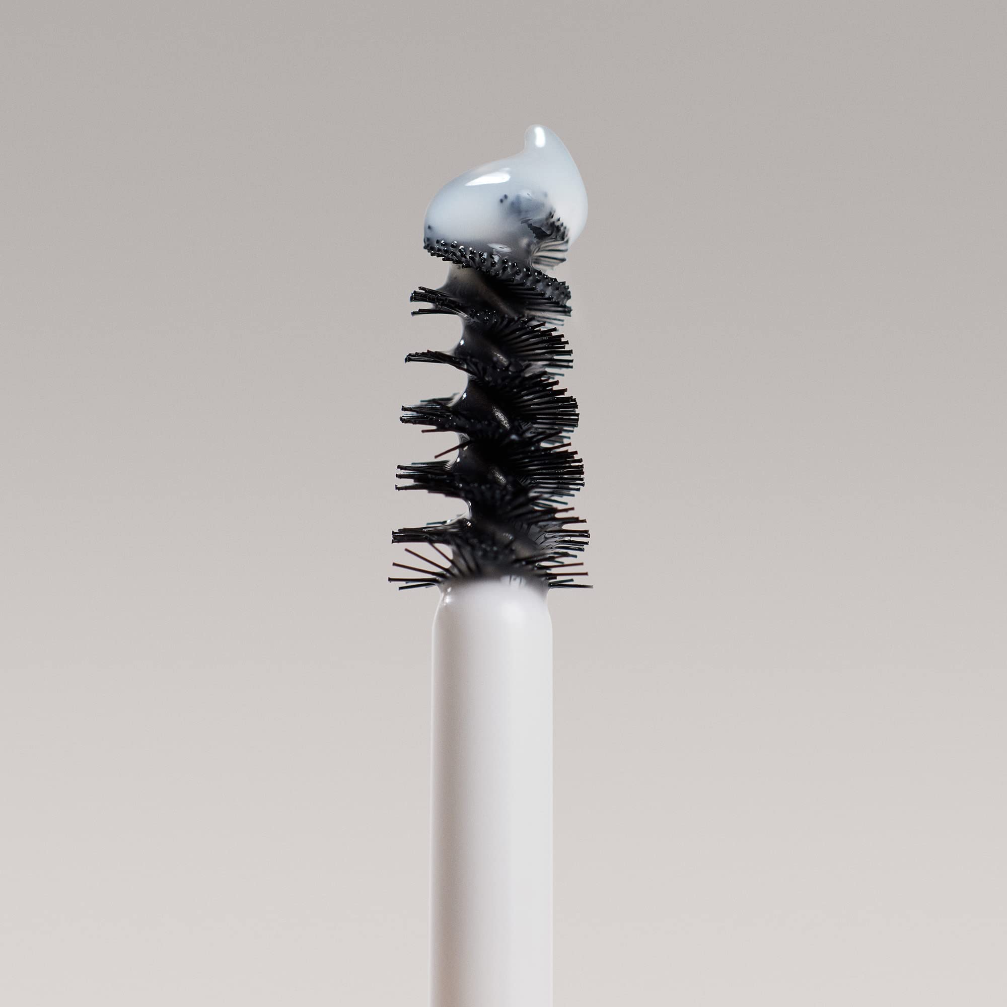 Definición natural de las cejas con ILIA In Frame Brow Gel