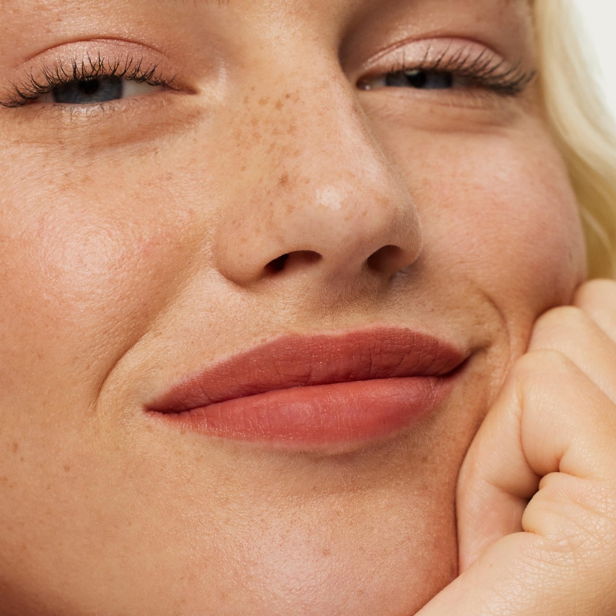 ILIA Lip Sketch aceites naturales para nutrir labios.