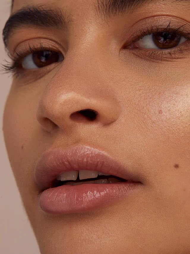 ILIA mascarilla nocturna para labios, exfoliación suave para una superficie lisa.