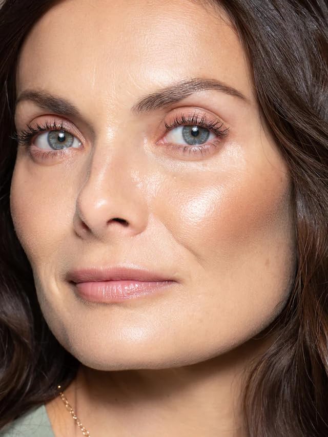 ILIA Multi-Stick, brillo sutil para look fresco y luminoso