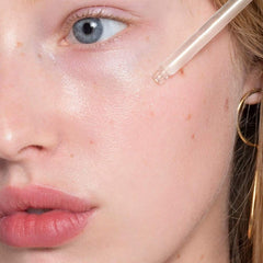 ILIA suero, efecto tensado que minimiza poros y textura suave.