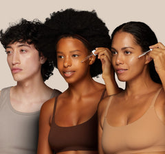 ILIA suero-tinte acabado natural realza tono sin sensación pesada.