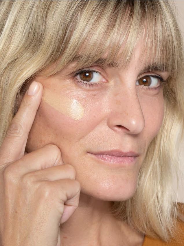 ILIA suero-tinte con acido hialuronico hidrata y rehidrata la piel.