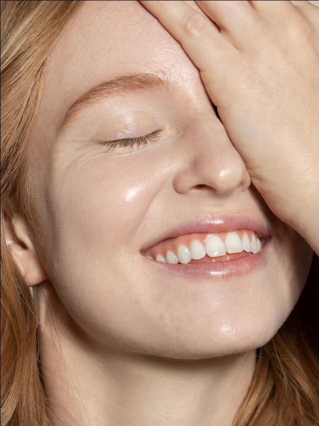 ILIA Super Serum Skin Tint SPF 40, piel iluminada sin peso.