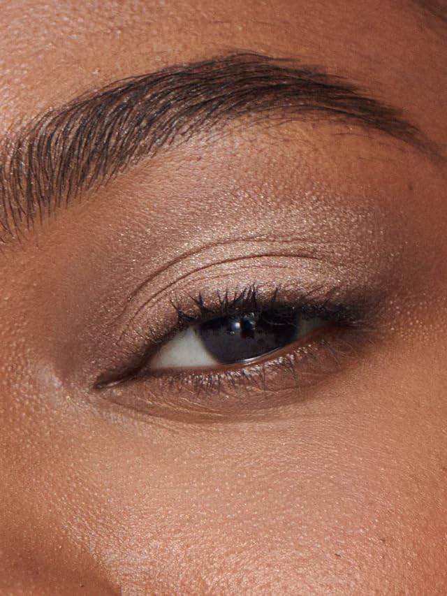 ILIA tinte líquido cromático para ojos, aplicación diaria de color sutil.