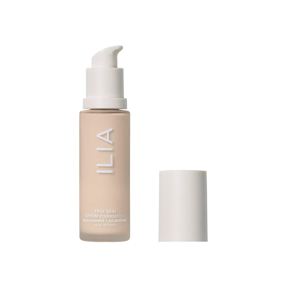 ILIA True Skin Serum Foundation en botella; acabado ligero para un look natural