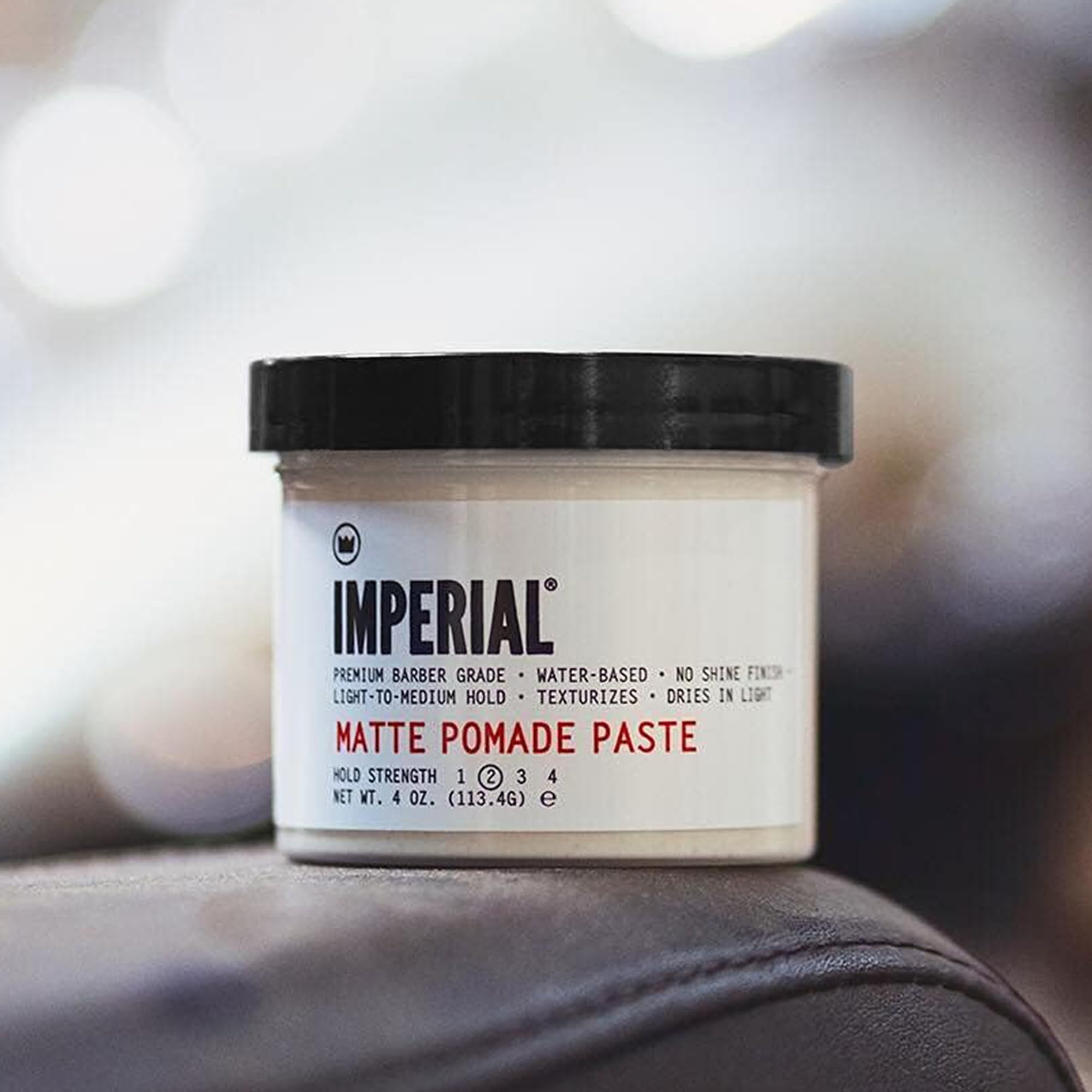 Textura natural de Imperial Barber Pomada Mate para volumen y definición suave.