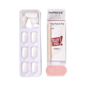 Aplicación rápida de uñas imPRESS para look inmediato.