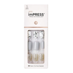 Uñas imPRESS pegadas gris corto con forma cuadrado-ovalado para manicura rápida.