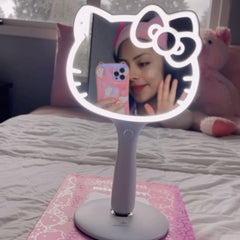 Hello Kitty LED miroir par Impressions Vanity, lumière adaptée pour retouches rapides.