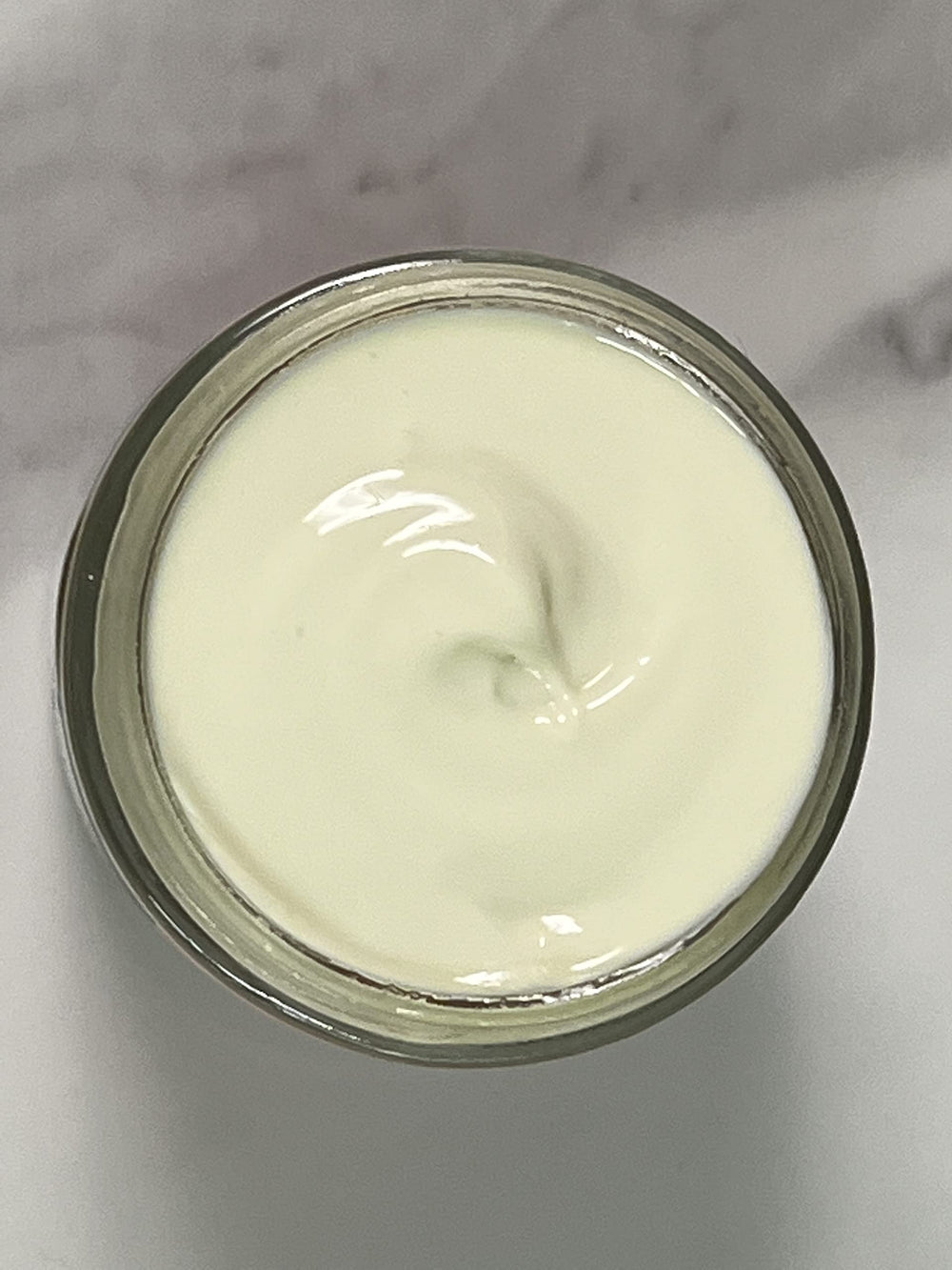 Rutina diaria con Love Your Face Cream para cuidado constante.