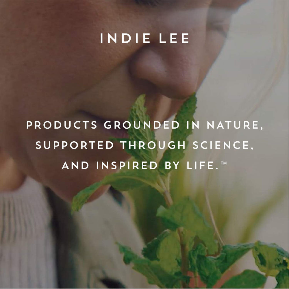 Indie Lee fórmula sin más de 1.300 ingredientes prohibidos.