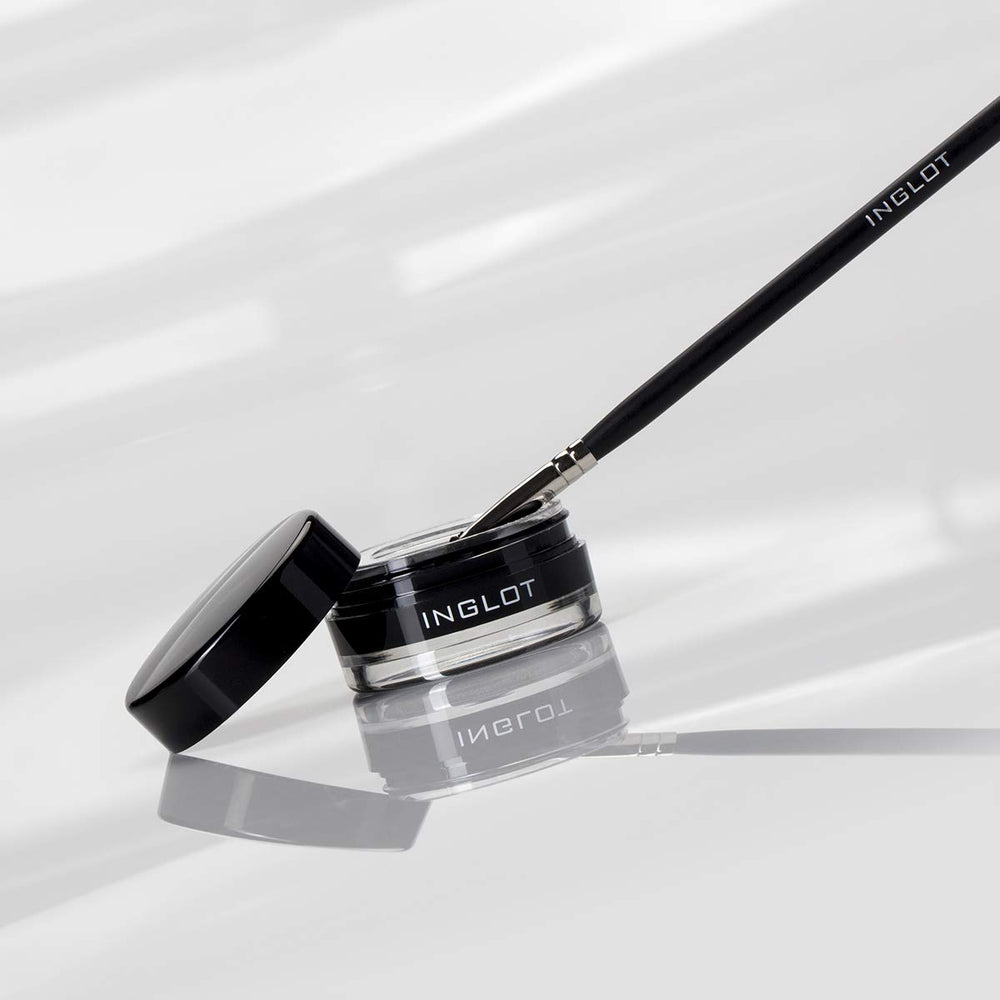 Inglot AMC Eyeliner Gel acabado mate para look sofisticado