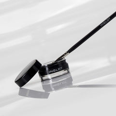 Inglot AMC Eyeliner Gel acabado mate para look sofisticado