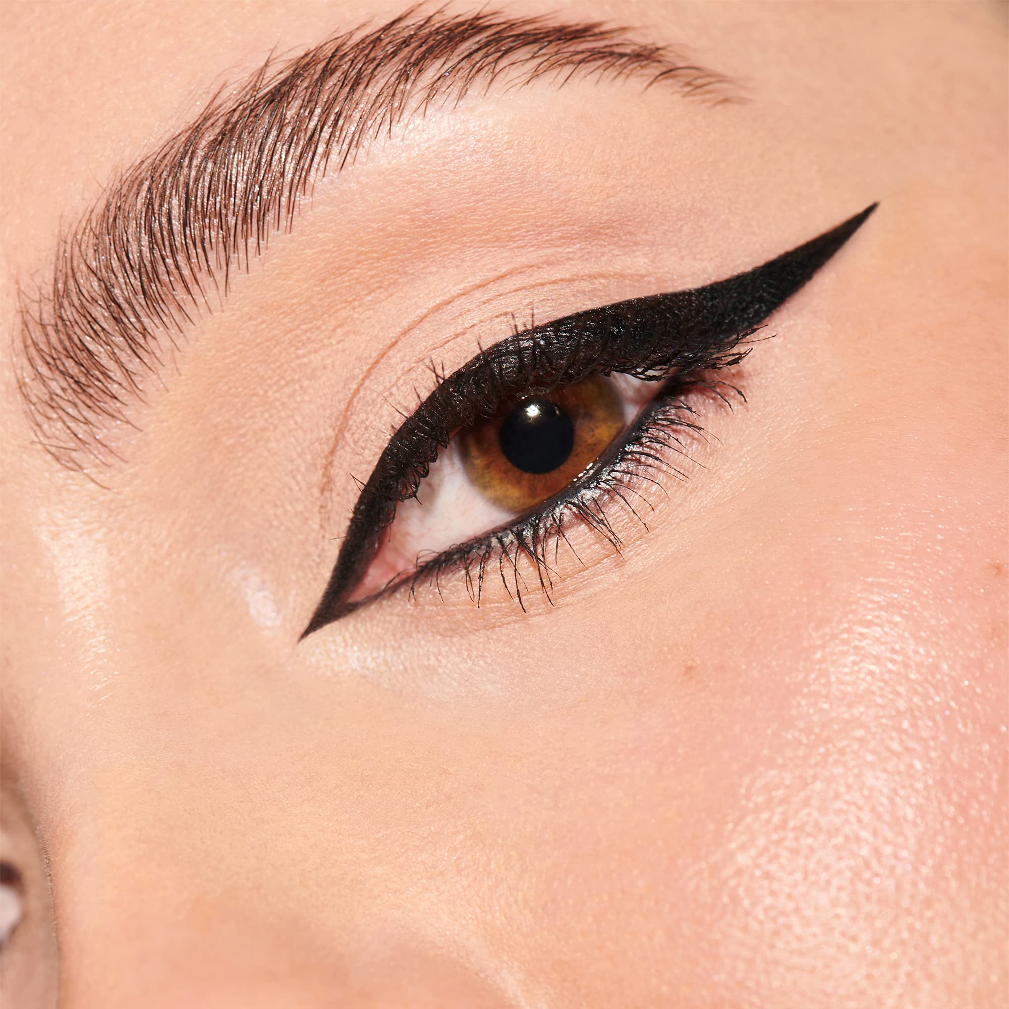 Inglot AMC Eyeliner Gel resistente al sudor para uso diario