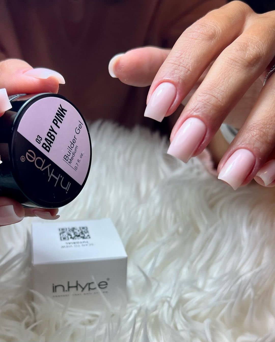 IN.HYPE Gel Builder Baby Pink 3: base adhesiva segura para mejor agarre y durabilidad.