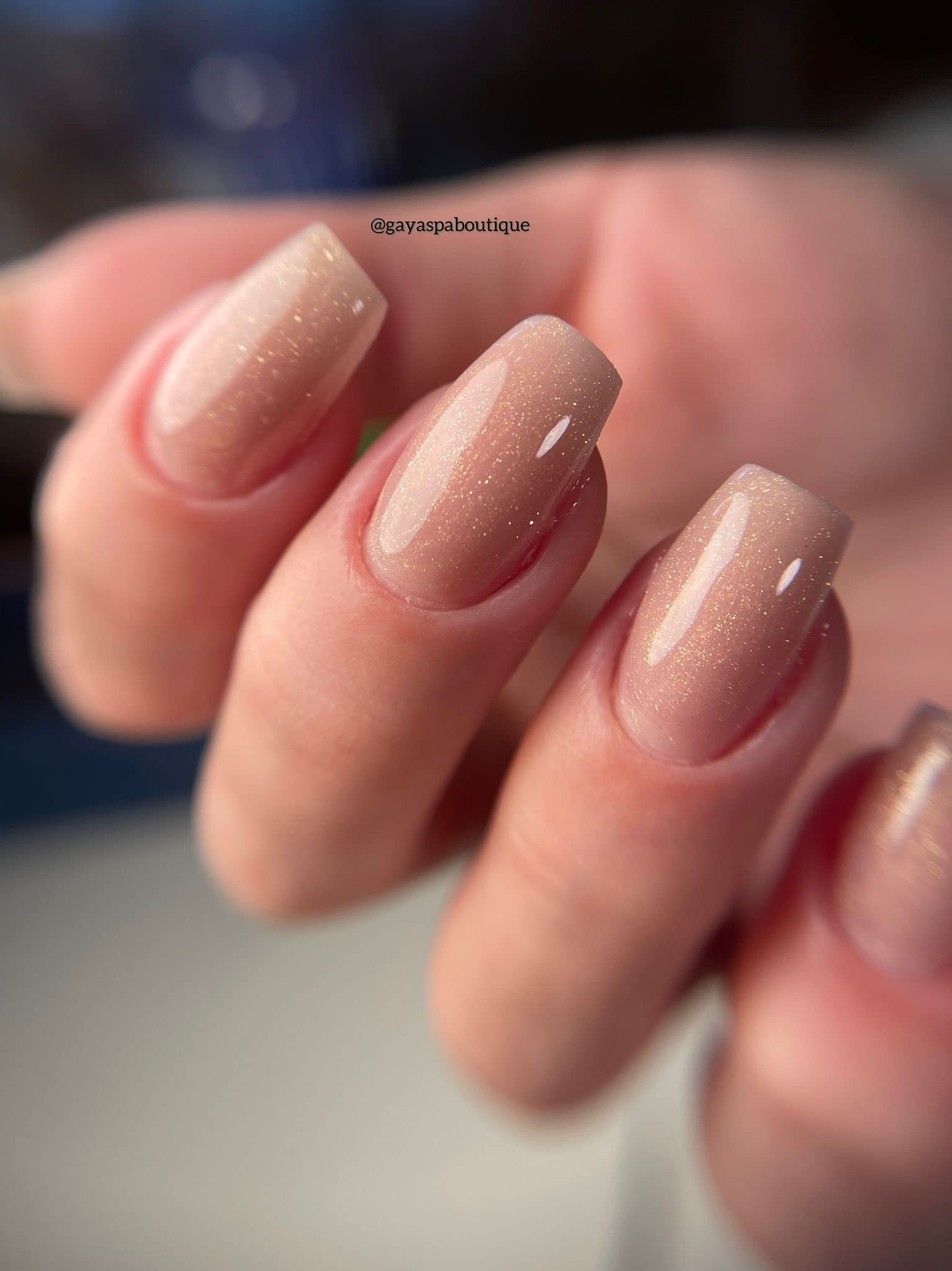 IN.HYPE Gel Camouflage Builder curado con UV-LED para resultados duraderos.