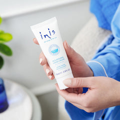 Inis crema de manos textura suave para hidratación rápida