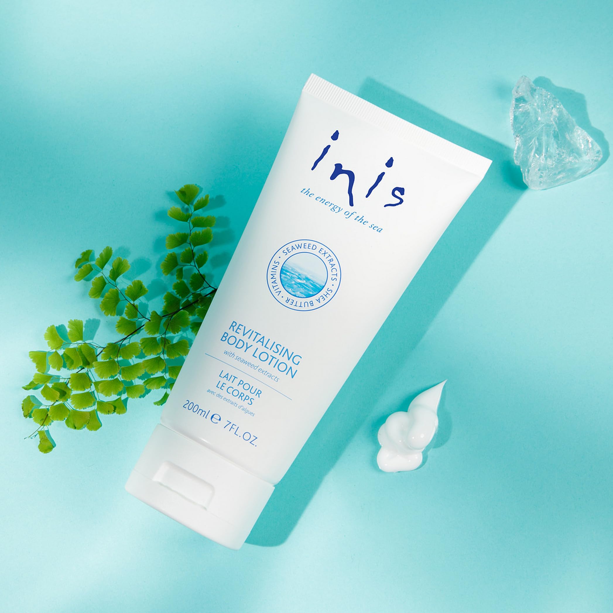Inis Energía del Mar loción corporal textura cremosa hidrata profundamente.