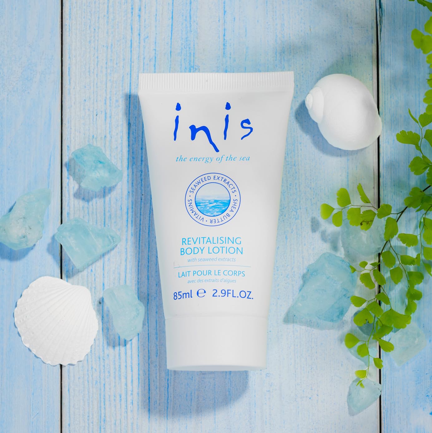 Inis loción revitalizante, textura ligera, hidratación suave al instante.