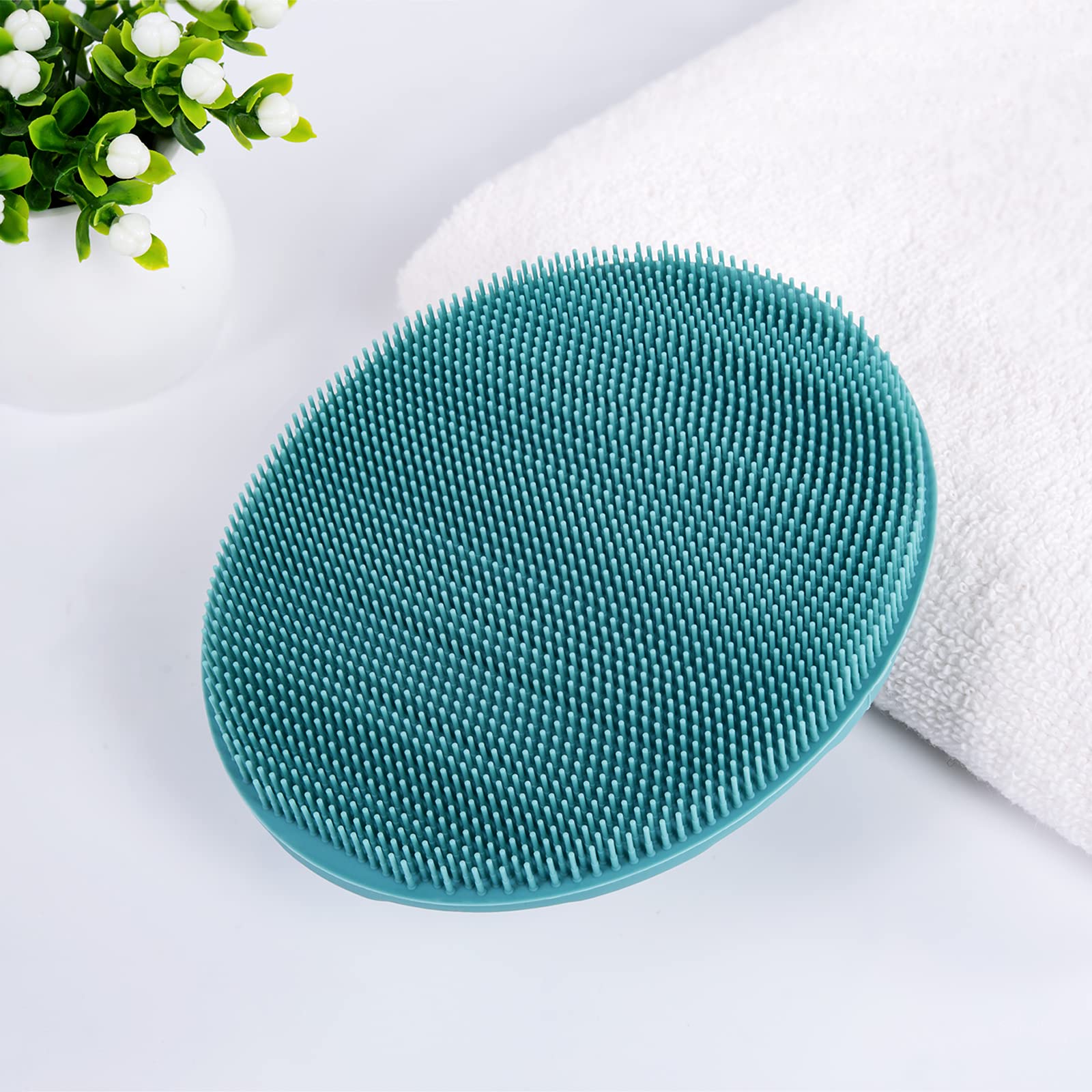INNERNEED brush with non-slip handle clip for secure grip during shower.