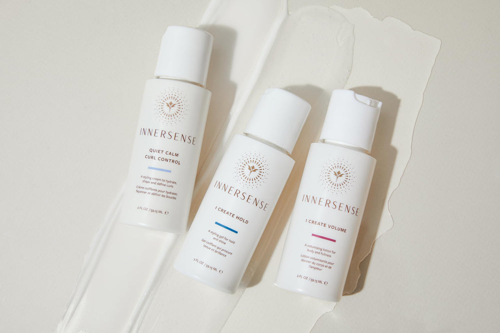 INNERSENSE Curly Styler: rizos definidos en cualquier lugar con esta rutina de viaje.