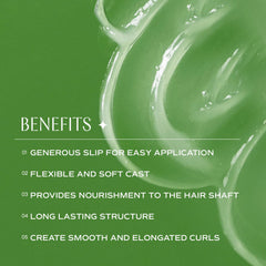 INNERSENSE I Create Curl Memory Gel, textura cremosa en la mano para aplicar fácilmente.