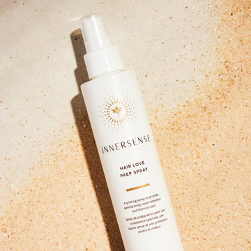 INNERSENSE Prep Spray, textura del cabello, aporta cuerpo y plenitud durante el peinado.