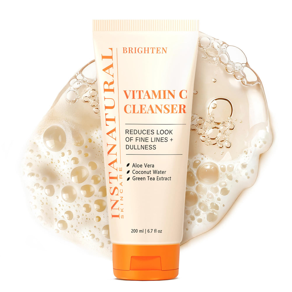 InstaNatural Vitamin C Cleanser: botella de producto para uso diario, tono más uniforme.