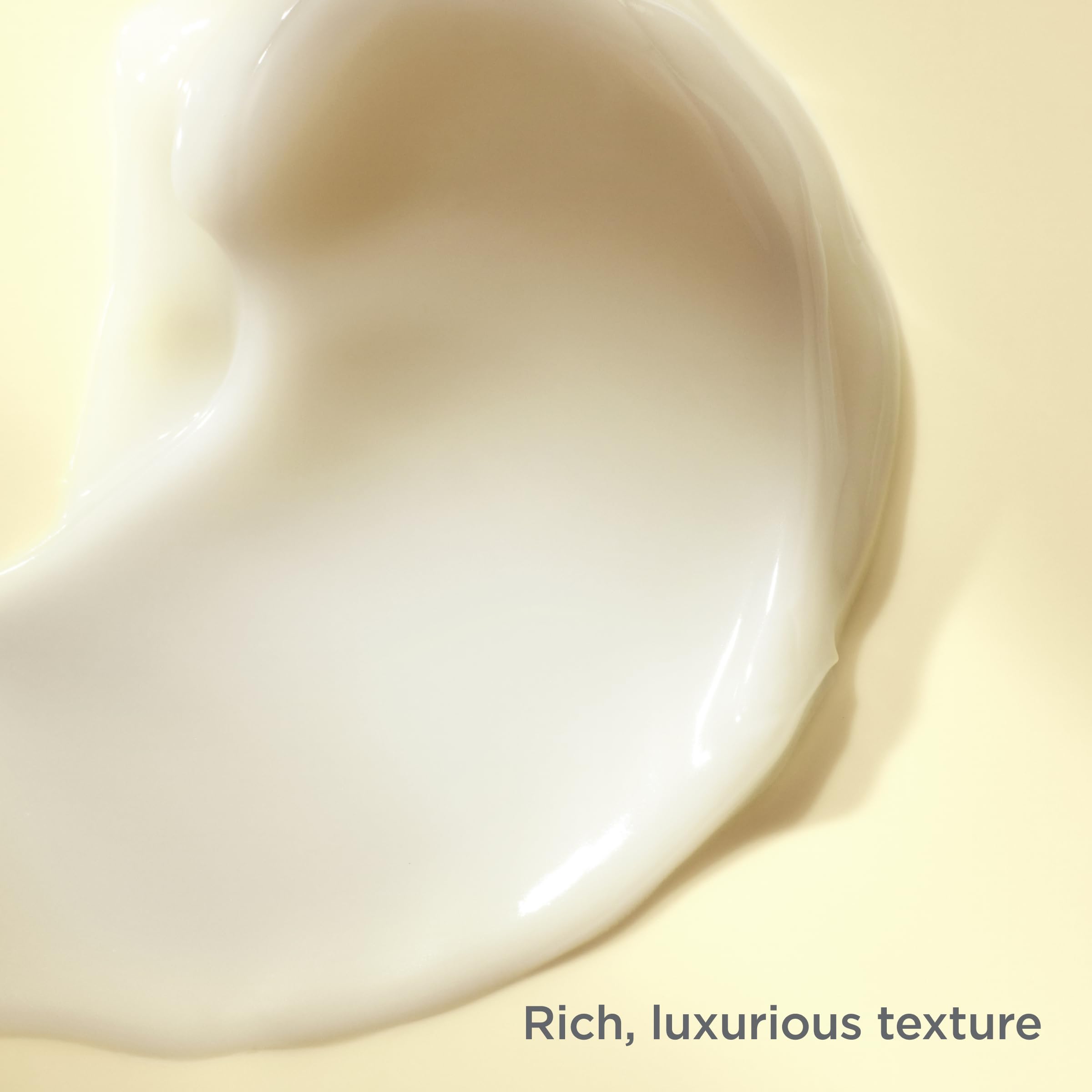 ISDIN Age Contour aplicación manual, muestra la crema de uso nocturno.