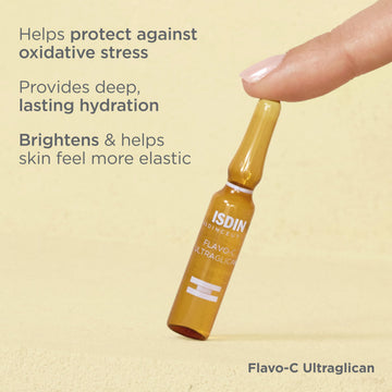 Application matinale ISDIN Flavo-C Ultraglican pour protéger et éclairer la peau