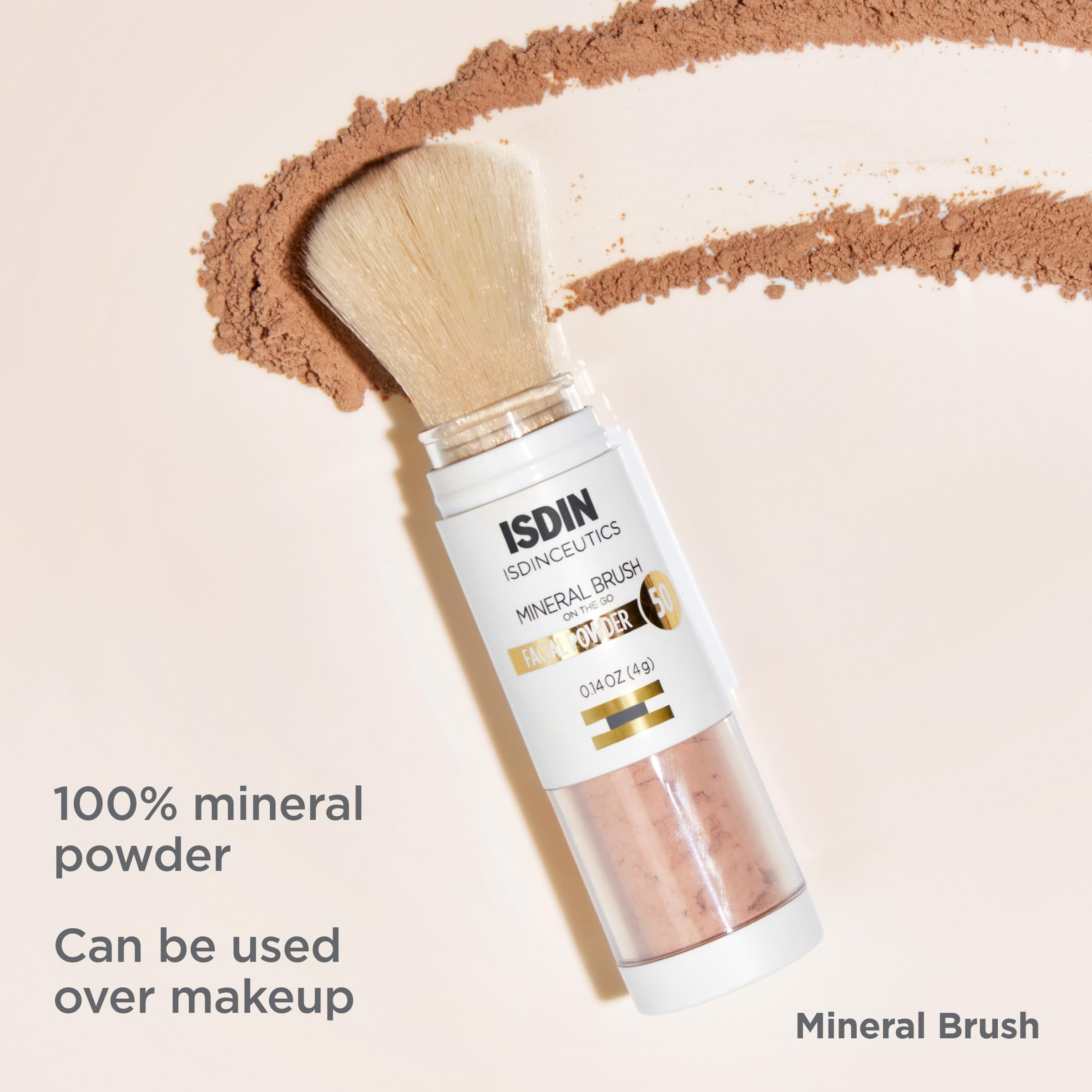 ISDIN Mineral Brush Powder empuja la cubierta transparente para iniciar el flujo