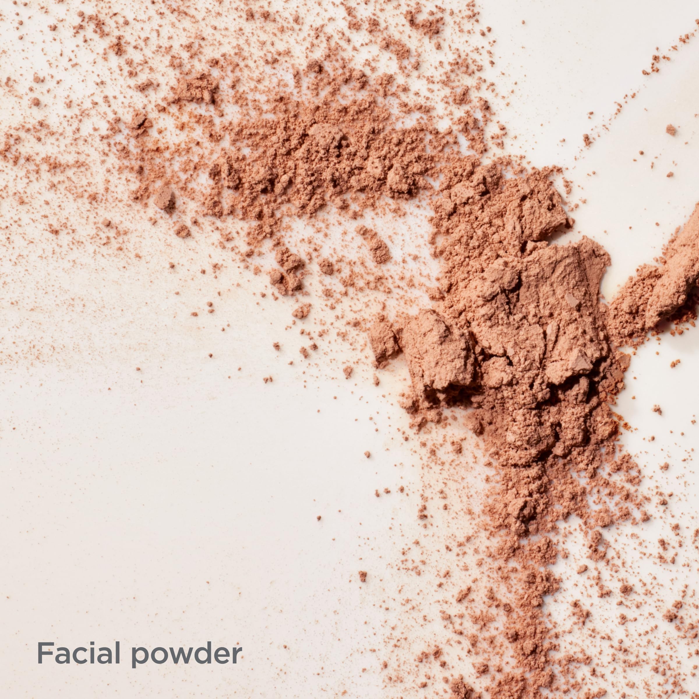 ISDIN Mineral Brush Powder tapa retirada para revelar el cepillo y la cubierta transparente