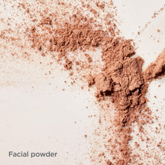 ISDIN Mineral Brush Powder tapa retirada para revelar el cepillo y la cubierta transparente