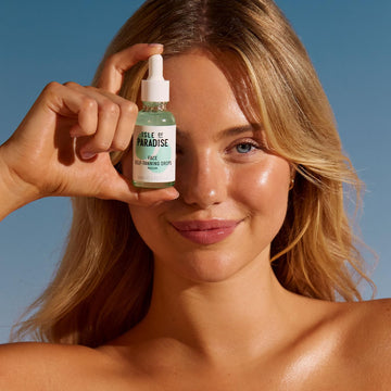 Isle of Paradise textura ligera se mezcla con crema hidratante para resultados naturales.