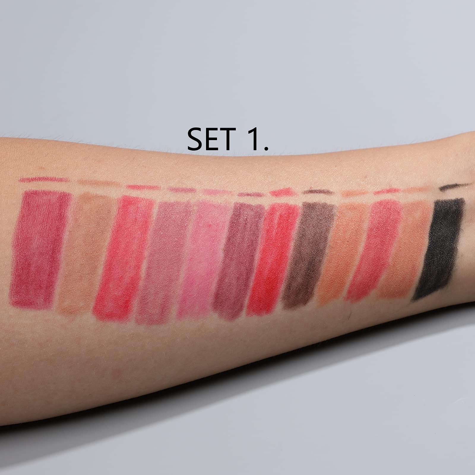 IS'MINE acabado natural para looks diarios delineador labial.