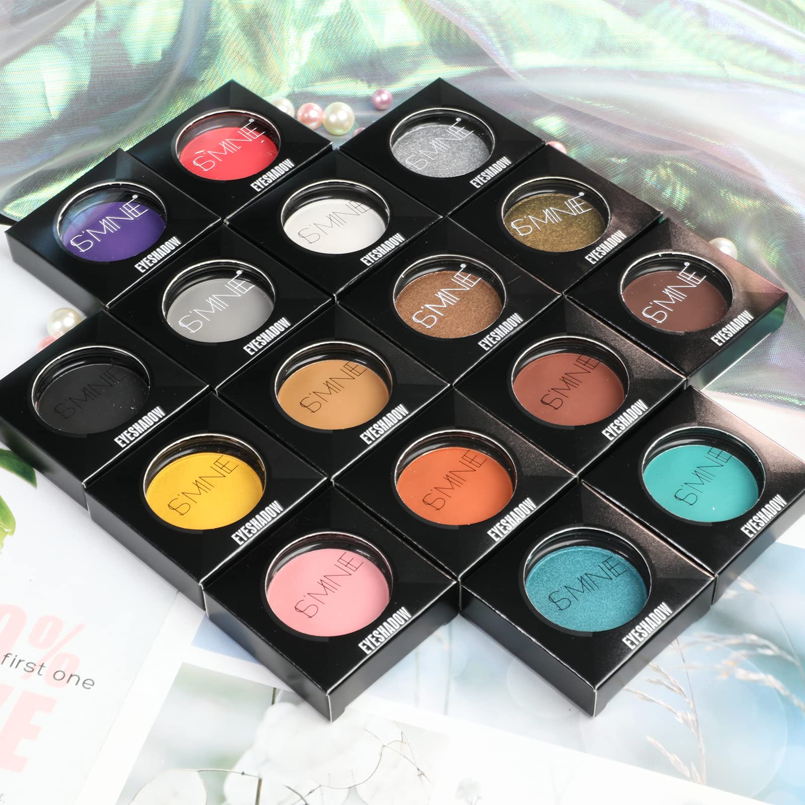 IS'MINE Sombra mate gris ideal para looks de día y noche.